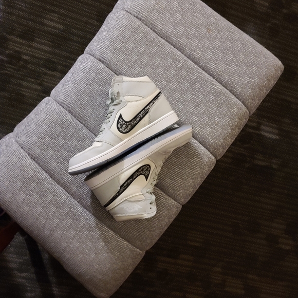 Nike Air Jordan Retro 1 X Christian Dior main image 11